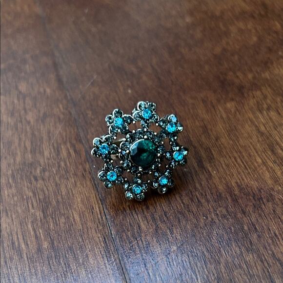 Fun Cocktail Flower Ring with Antique Gold Metal, Aqua and Green, Size 5 - Picture 8 of 16